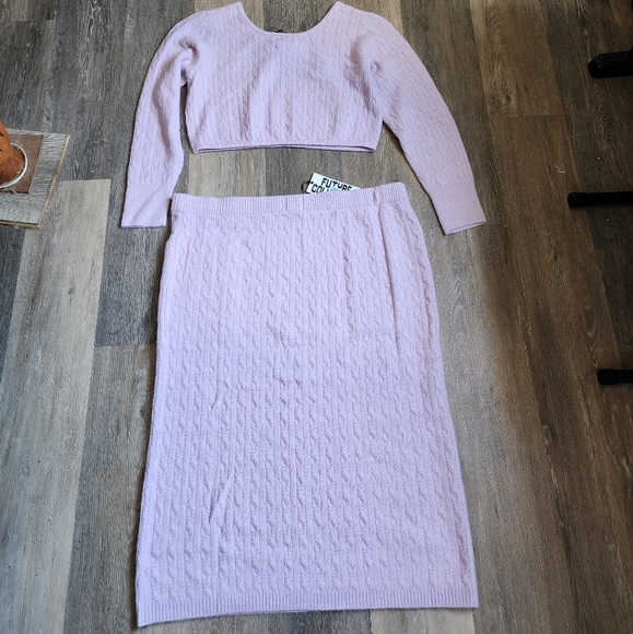 NWT SET HIGH-RISE MIDI SWEATER SKIRT AND TOP SWEATER - Picture 14 of 15